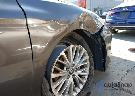 2018 Toyota Camry Xle z USA, uszkodzony, nr VIN 4T1B11HK2JU028793